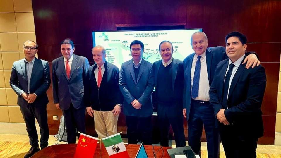 Reunión una empresa líder en la fabricación de productos innovadores enfocados en energías limpias y en el ahorro de agua y energía.